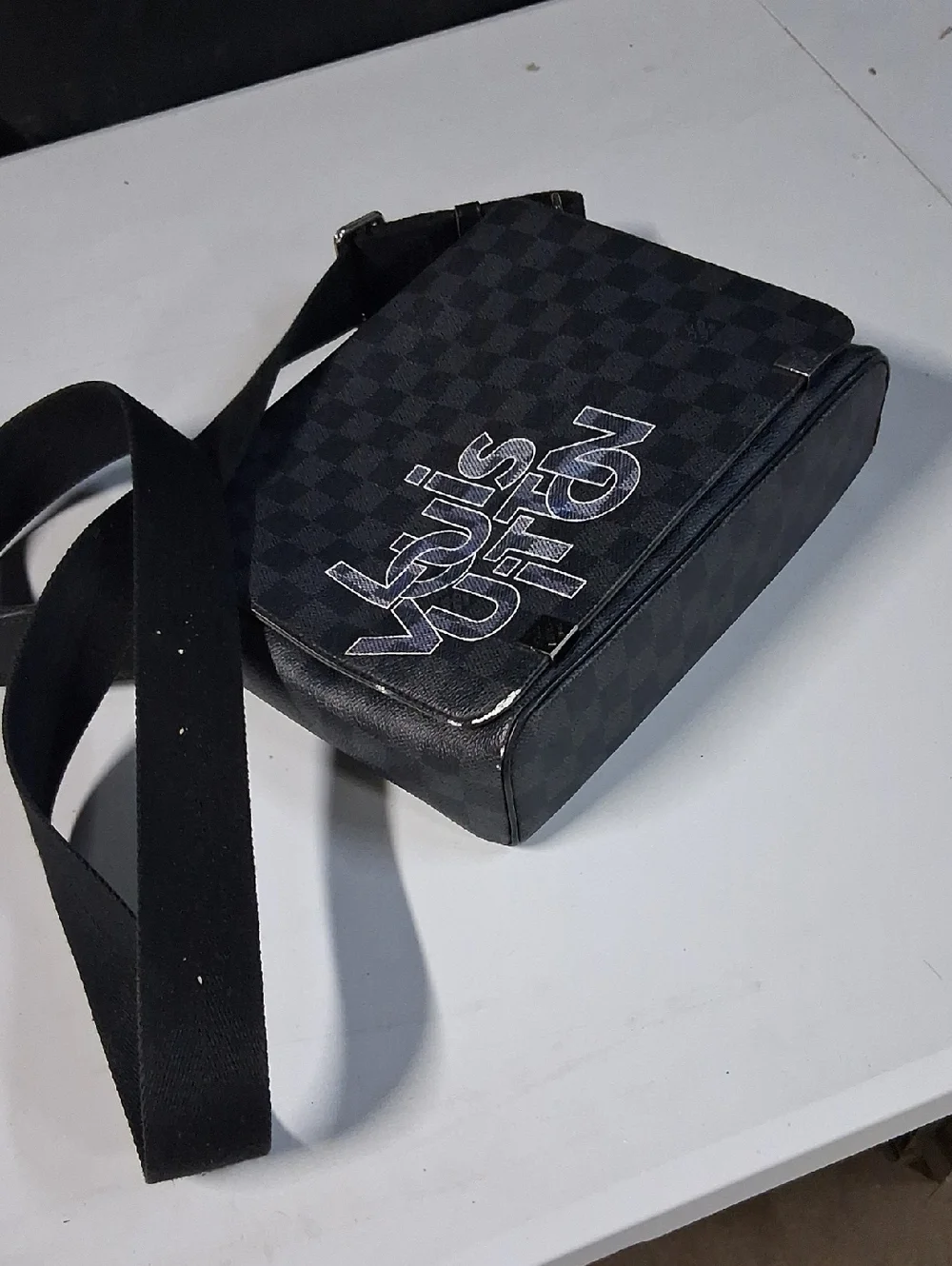 Louis Vuitton District Messenger PM Damier Graphite
